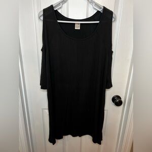 Terra & Sky tunic. Size 1X (16w-18w) black with shoulder cutouts